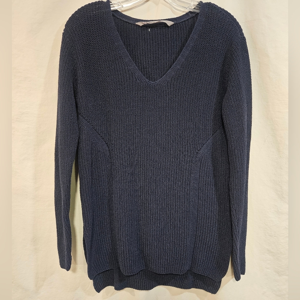 💙 Athleta Deep Blue V-Neck Sweater